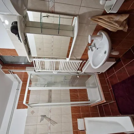 Gazde/Camere de închiriat Azure